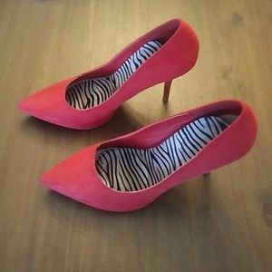 Red Velvet Heels 👠